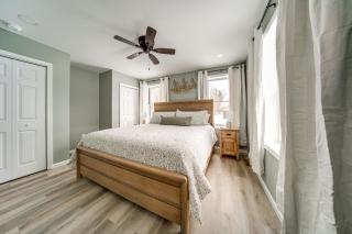 Walk to Lake Pet-Friendly Cottage in Jamestown! - 2