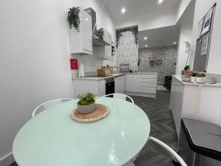 Elegant Urban 2BR Hideaway - Sheffield - 2