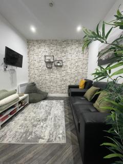 Elegant Urban 2BR Hideaway - Sheffield - 0