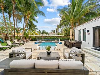 Aqua Haven- Stylish Getaway with Pool and Jacuzzi - Hollywood - 8