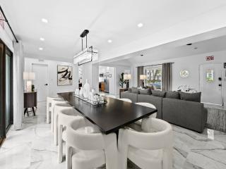 Aqua Haven- Stylish Getaway with Pool and Jacuzzi - Hollywood - 6
