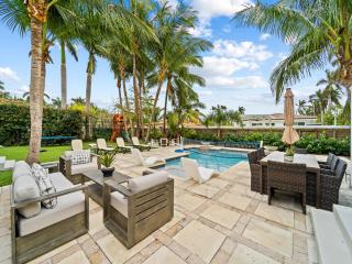 Aqua Haven- Stylish Getaway with Pool and Jacuzzi - Hollywood - 5