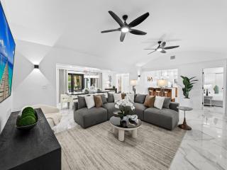 Aqua Haven- Stylish Getaway with Pool and Jacuzzi - Hollywood - 4