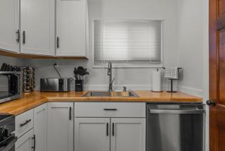 15 to Foxwoods, 20 Mohegan Lake & Casino Escape - 1