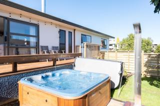 Modern Holiday Home with spa - great for families & dogs - Taupo - 9