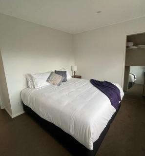 Modern Holiday Home with spa - great for families & dogs - 2