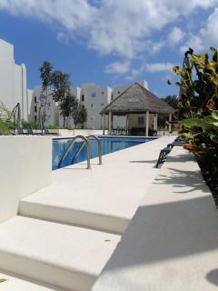 Departamento moderno con alberca ideal para una escapada cómoda - 1