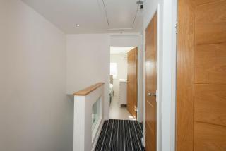 Stylish 3-Bedroom in Orpington - 2