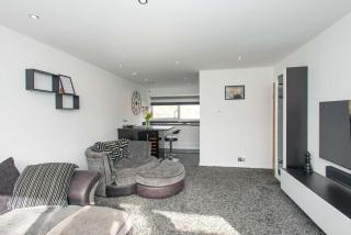 Stylish 3-Bedroom in Orpington - 3