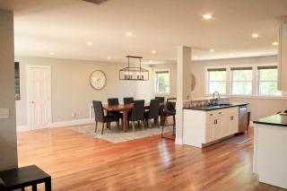 Open Concept Beach House - Middletown - 7