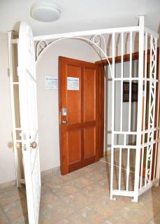 Oceanfront Bliss: 3-Bedroom, Pools & Peloton bike! - 8