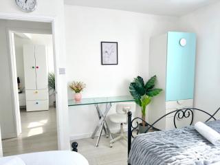 5 bedroom detached house sleeps 13 spacious Parking 5 mins driving to Bicester Village - Bicester - 4