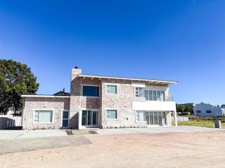 Slipway Beach front Apartment - 6