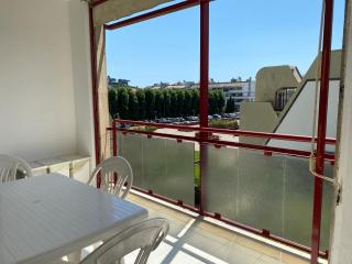 Monolocale con balcone, comodo al mare, posto auto privato - 4