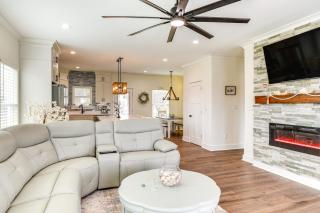 Walk to Wilkins Beach Spacious Home with Hot Tub - Eastville - 0
