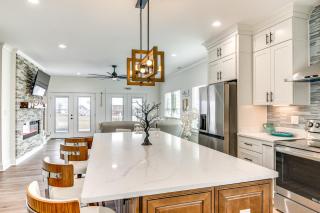 Walk to Wilkins Beach Spacious Home with Hot Tub - Eastville - 6