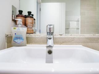 Beautiful City Centre Apartment - 7