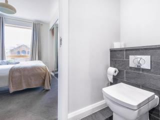 Beautiful City Centre Apartment - Belfast - 4