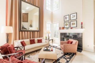 Luxe Family Villa ,116 inch Theater, Yard , Near Beaches - 7