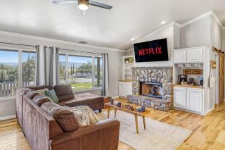 Temecula Wine Country Home w Pool Hot Tub Game Room Vineyard Views - - 4