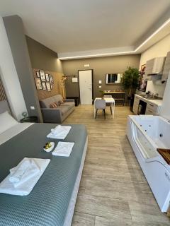 Maison 32 - Luxury Suite con Jacuzzi e Cucina - Bari Central Station - Bari - 2