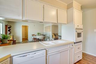 Family Friendly Peaceful Home in Stamford! - 1