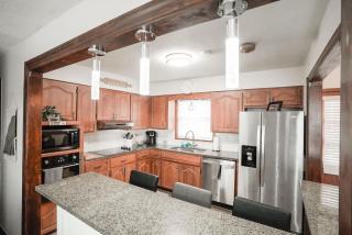 Midwest Haven- Spacious Family Home Near Airport - Kansas City - 3