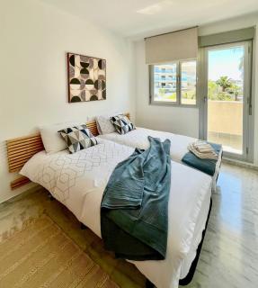 Apartment with Stunning Views, Pool, Gym, and Parking - Mijas Costa - 0