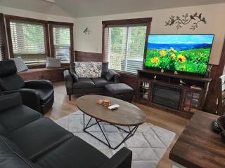 Dovetail Den - Tranquil with Hot Tub and Air Conditioning - 9