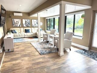 Sarasota Charm - 4