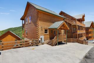 Top of the World Pool Lodge - Sevierville - 0