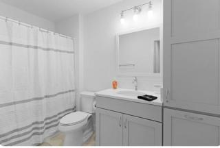 Minutes to Brownwood! King-Sized Bed with TV in Bedroom and Four-Seaters Golf Cart - - 7