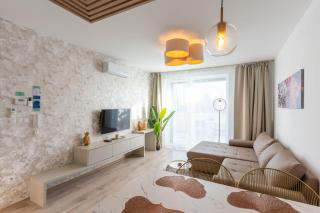 Lakeside 101 Apartment - 9