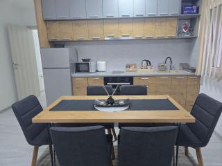 Apartments Villa Berta Tuzla - 302 Deluxe Apartment - Free Private Secured Parking - Tuzla - 9