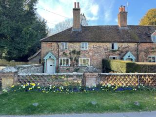 3 Malthouse Cottages - Alton - 0