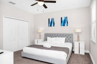 Spacious 3BR plus Den with Pool, Near Disney and More - 8