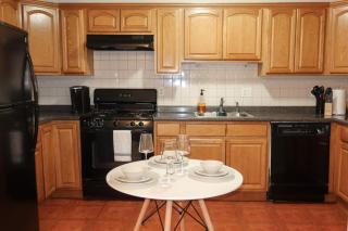 1Bed 1Bath Apt near EWR, Parking 18 min from Penn St. - Newark - 4