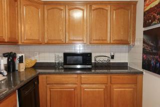 1Bed 1Bath Apt near EWR, Parking 18 min from Penn St. - Newark - 2