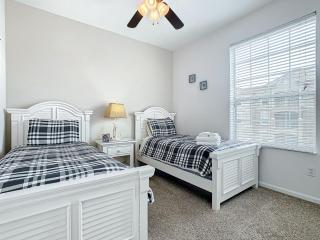 Windsor Hills Amazing 3BR Condo,Pool,Slides,Disney - 2