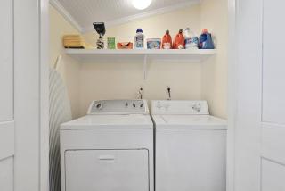 Whimsical Bluebird Cottage Hot Tub Patio Pet Friendly Central Location - Bryan - 3