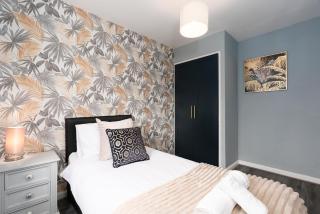 Partridge Rise- Near Aintree -Sleeps 9 - 1