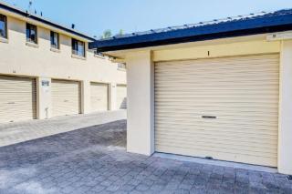 Sunny Somerset 2B located opp Byron Bay markets - 8