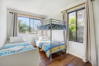 Sunny Somerset 2B located opp Byron Bay markets - 7