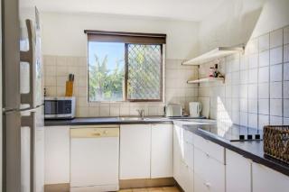 Sunny Somerset 2B located opp Byron Bay markets - 6