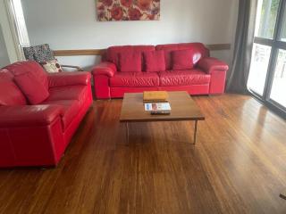 Sunny Somerset 2B located opp Byron Bay markets - 4