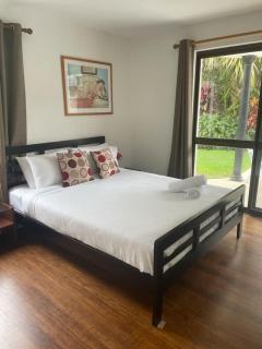 Sunny Somerset 2B located opp Byron Bay markets - 3