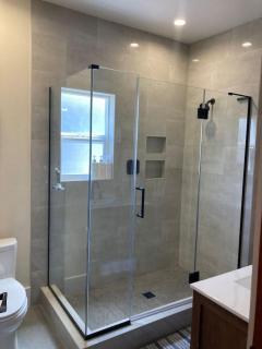 Henderson Hideout Hot Tub and Pet Friendly. - Eureka - 2