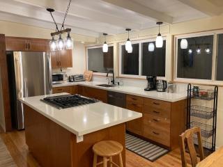 Cozy Hideaway and Hot Tub. Pet Friendly. - Eureka - 6