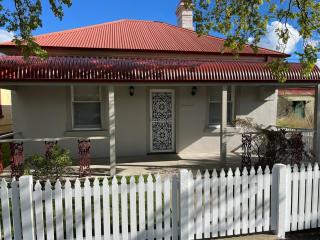 Stunningly renovated cottage - 1