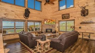 Queen Bee - Sevierville - 4